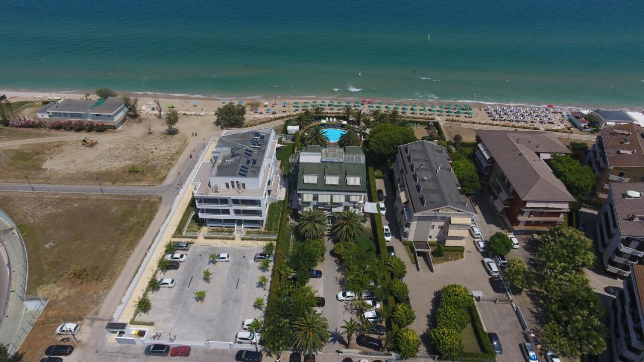 Hotel Ambasciatori Pineto Exterior photo