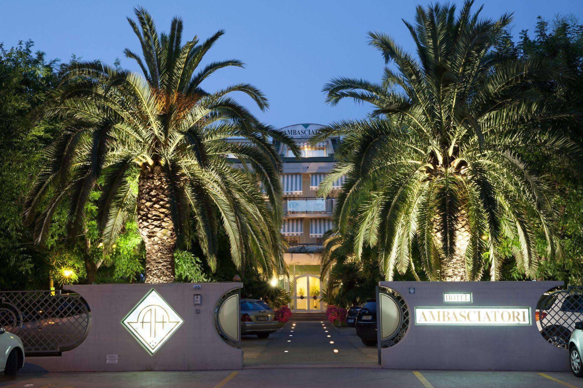 Hotel Ambasciatori Pineto Exterior photo